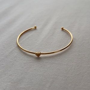dainty cuff bracelet w/ heart design